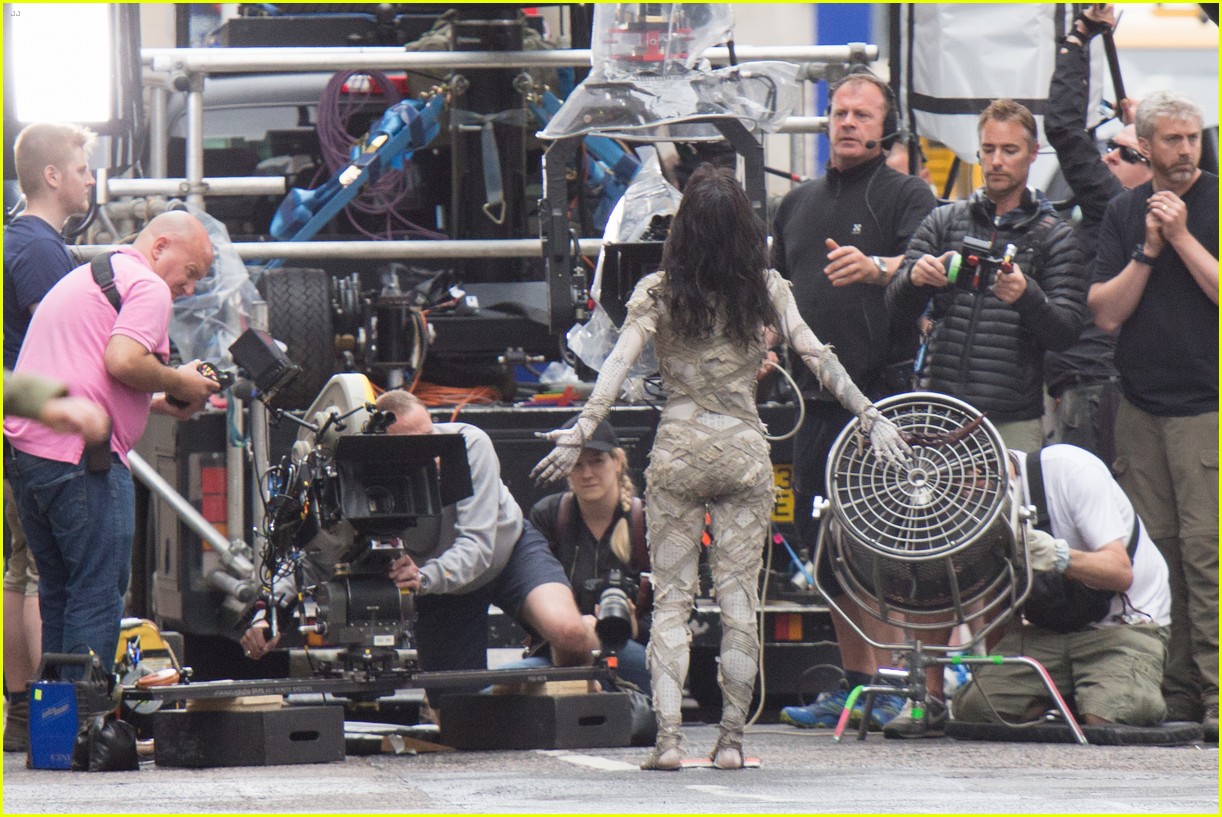 sofia boutella films the mummy in full costume makeup 163702699