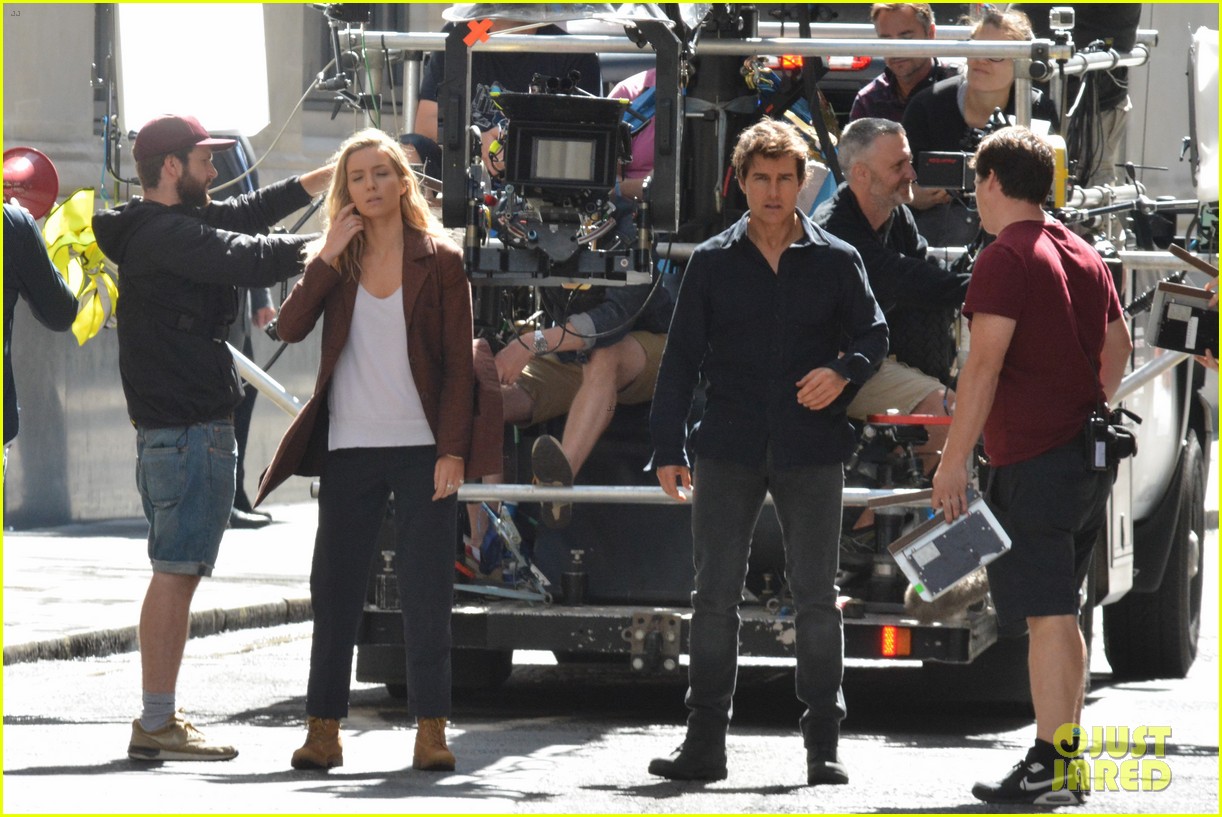tom cruise gets back into action for the mummy with annabelle wallis 353708136