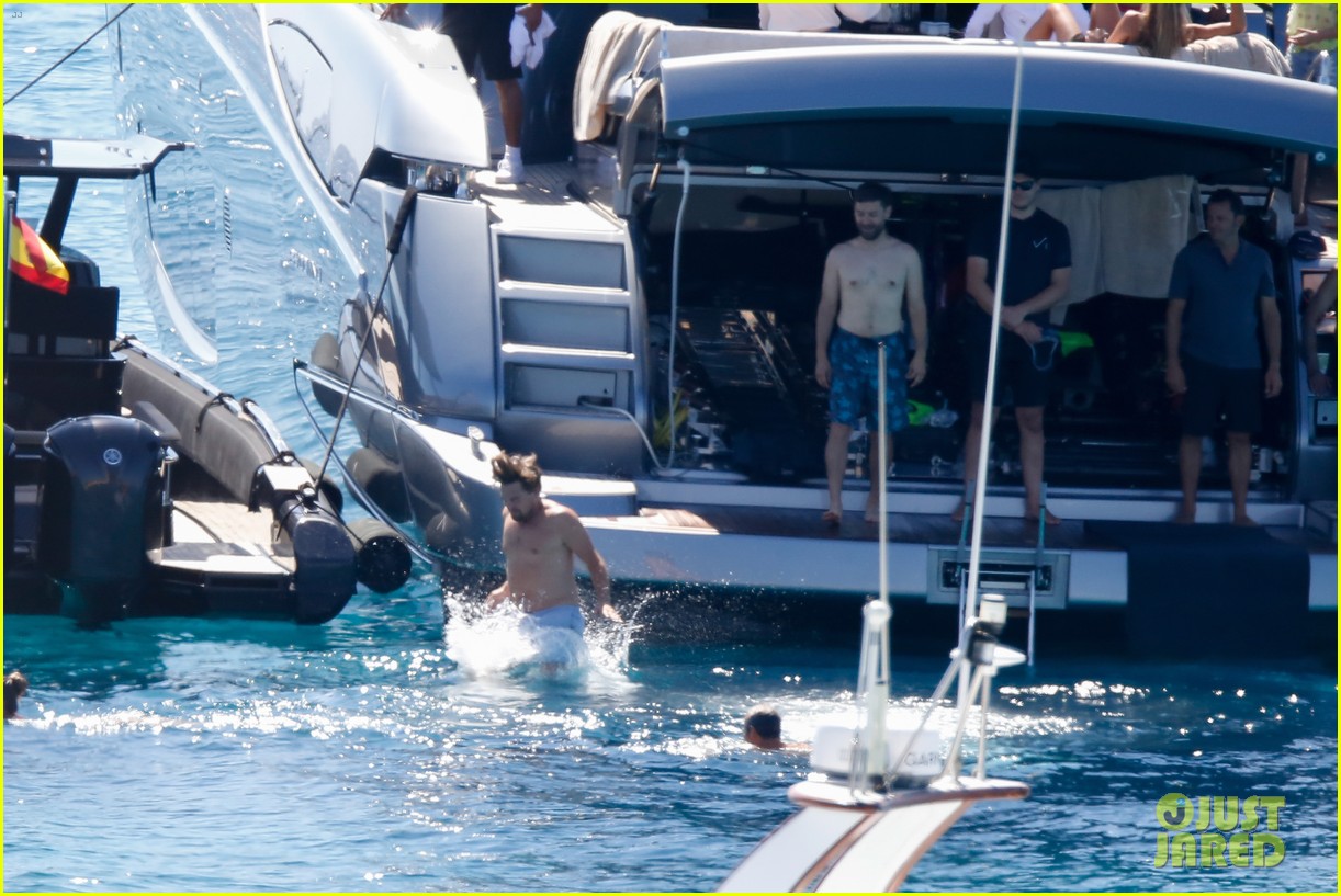 leonardo dicaprio nina agdal lounge on yacht with tobey maguire 15