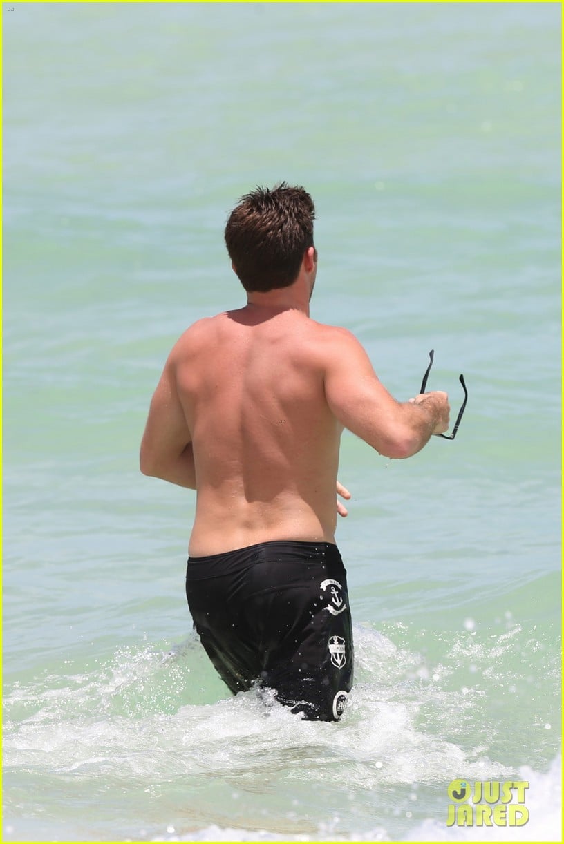 Scott Eastwood Physique – Celebrity Body Type One (BT1), Male