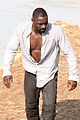 idris elba unbuttons his shirt on the dark tower set 02