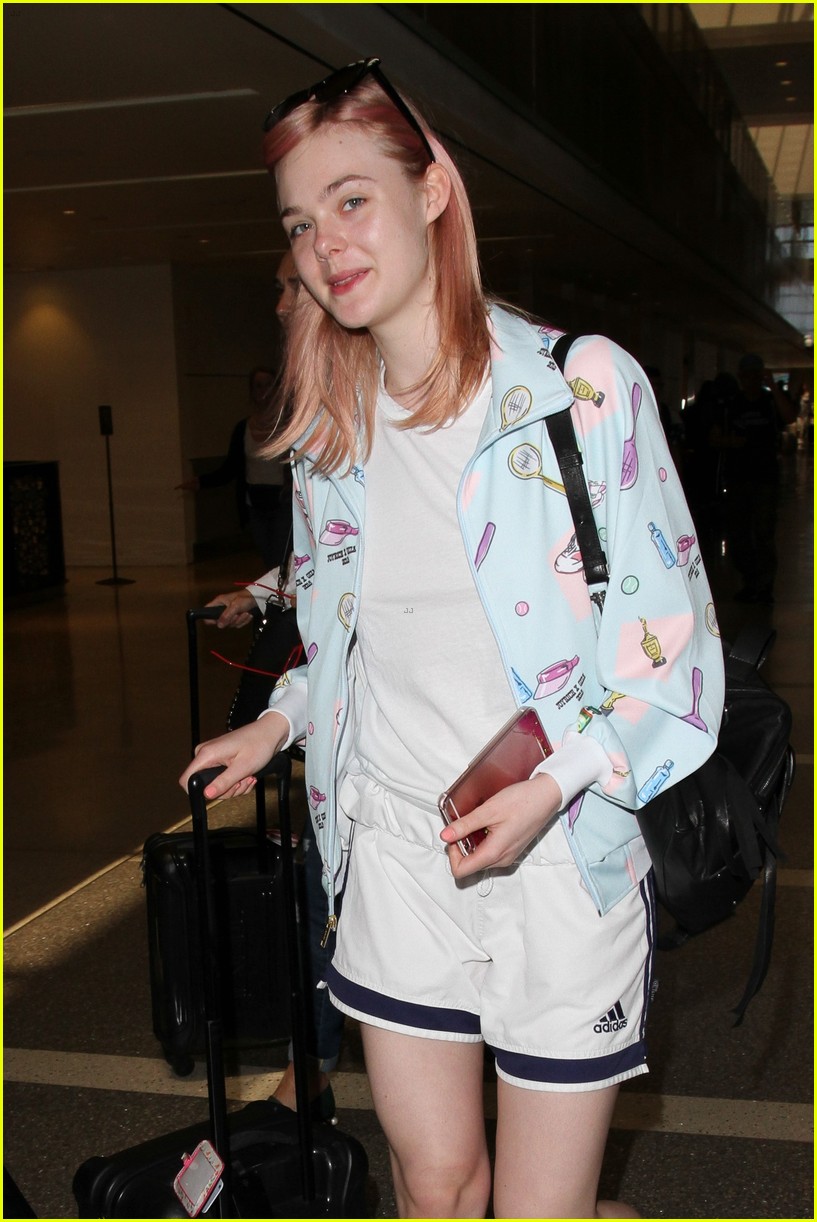 elle fanning debuts new pink hair color 023704831