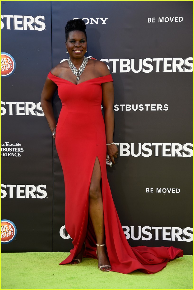 ghostbusters cast stuns on hollywood premiere green carpet 01