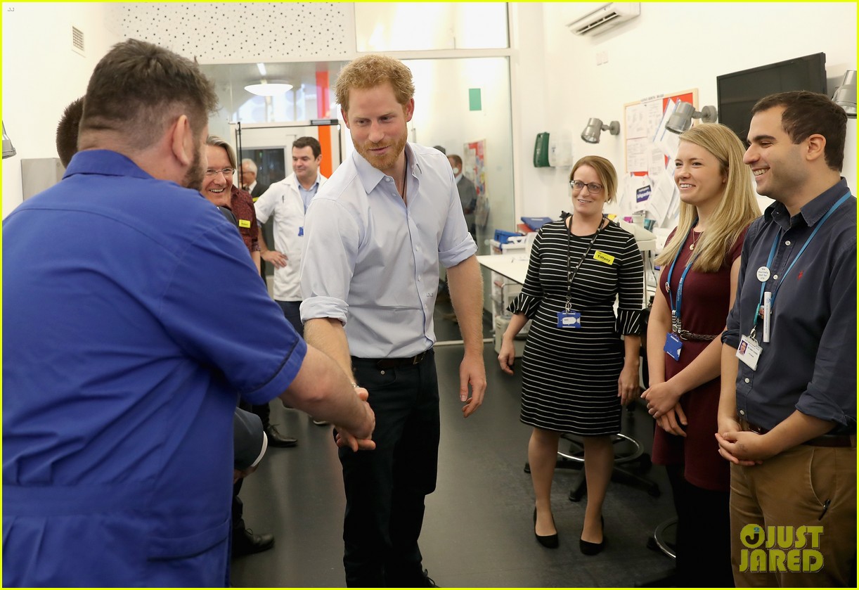 prince harry gets tested to raise hiv awareness 04