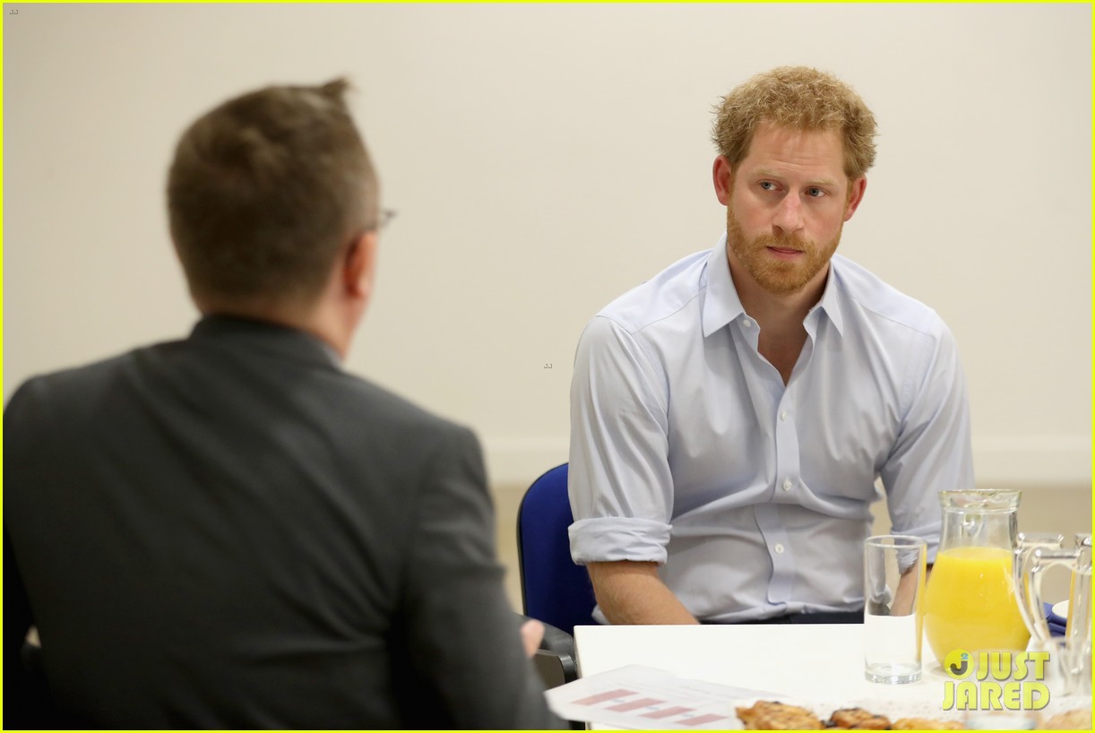prince harry gets tested to raise hiv awareness 053706275