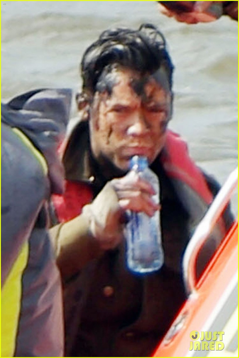 harry styles gets dirty on the set of dunkirk 043705653