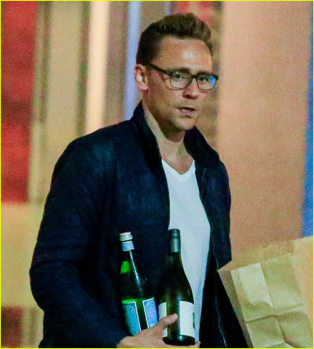 tom hiddleston picks up wine groceries 023708702