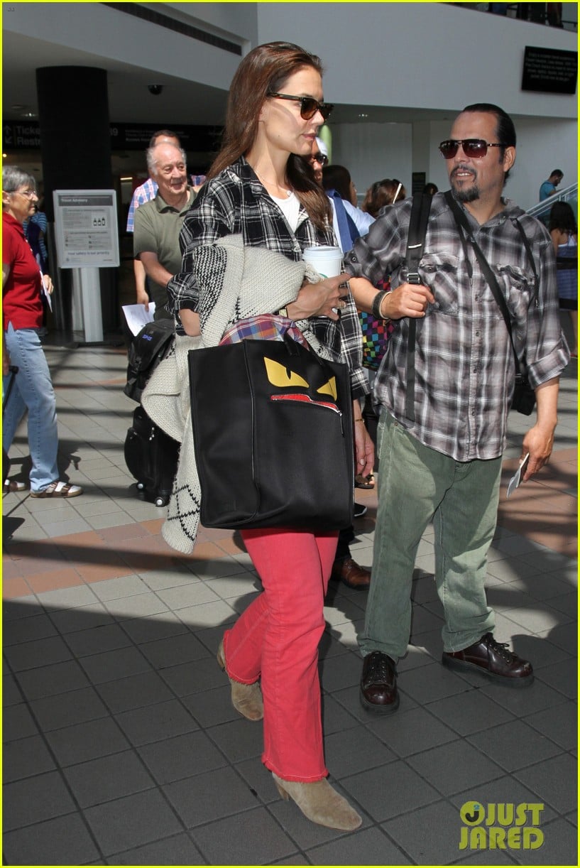 katie holmes goes solo upon arrival in los angeles 183696304