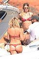 kate hudson covers herself in mud 04