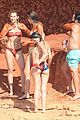 kate hudson covers herself in mud 06