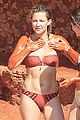 kate hudson covers herself in mud 07