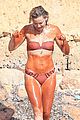 kate hudson covers herself in mud 13