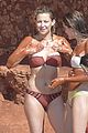 kate hudson covers herself in mud 24