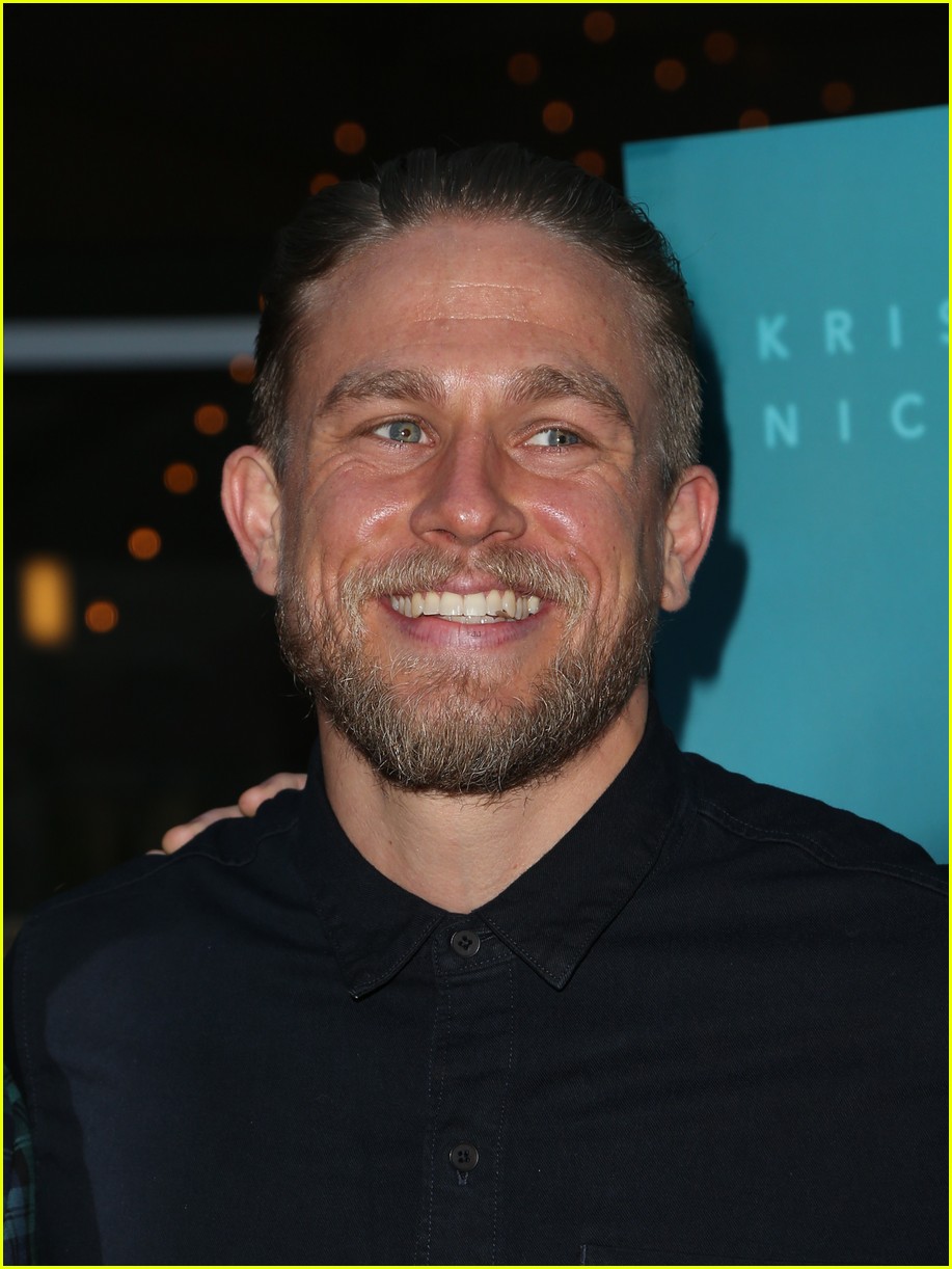charlie hunnam supports director drake doremus at equals premiere 043701427