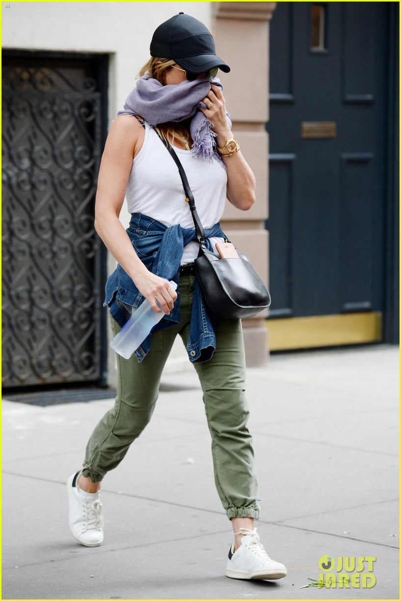 jennifer aniston head for a day out in NYC 09