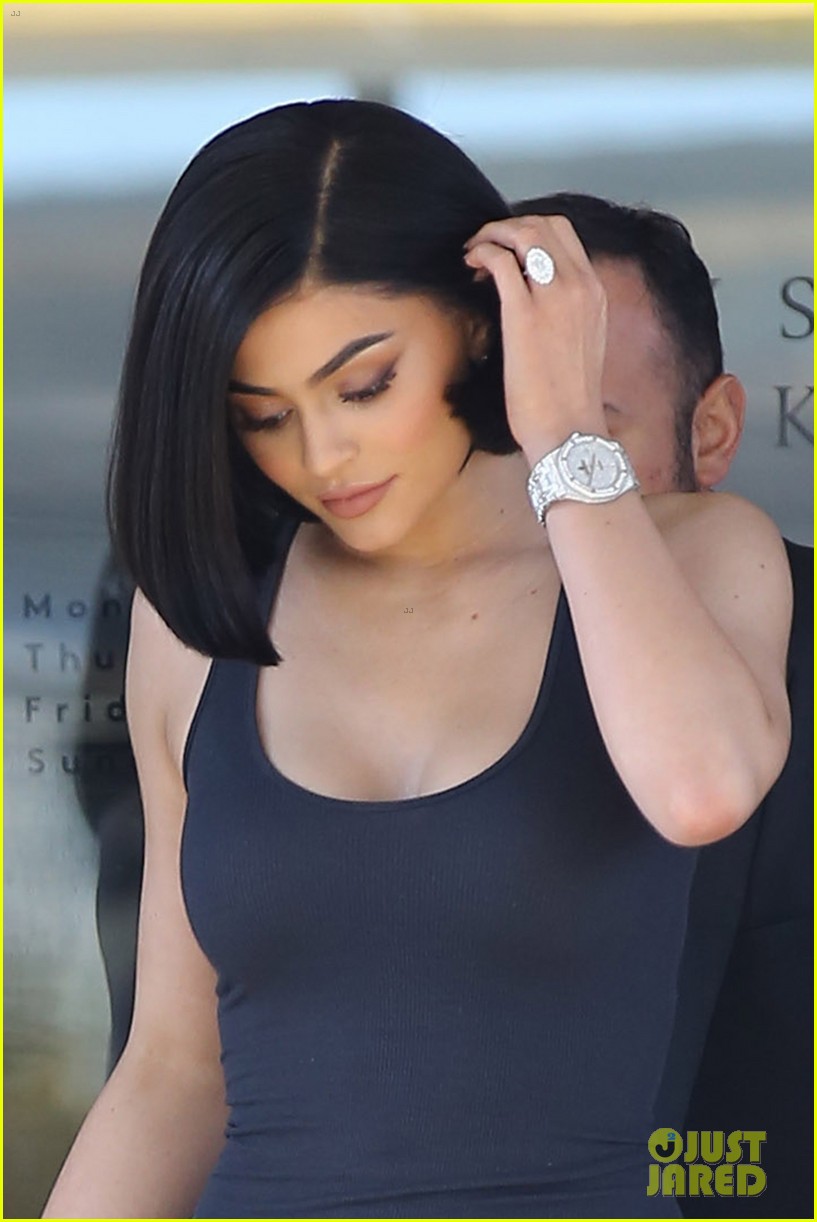 Kylie Jenner Debuts Her New Short Haircut! Photo 3706755 Kris Jenner(02)