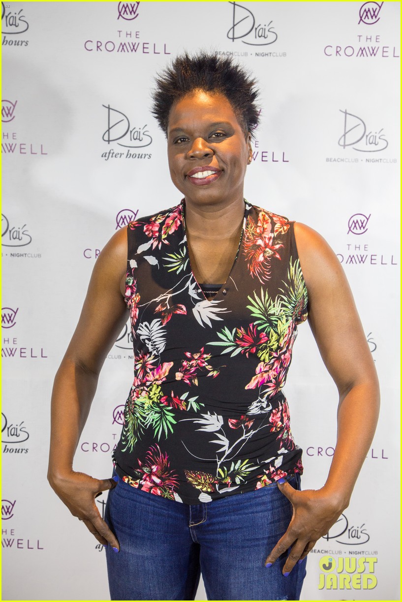 leslie jones forgets about the haters with fun night in vegas 053721872