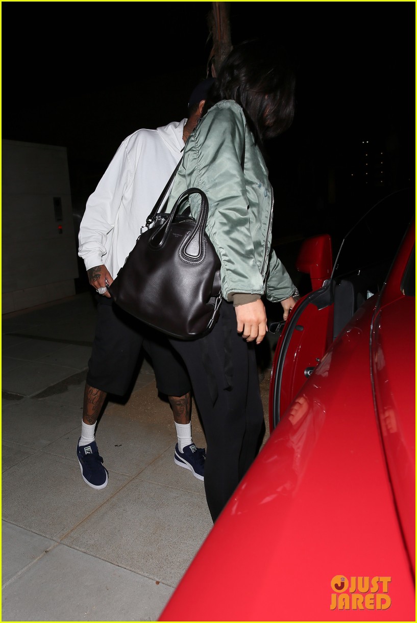 kylie jenner stayed at a photo shoot for gfive extra hours 133712063