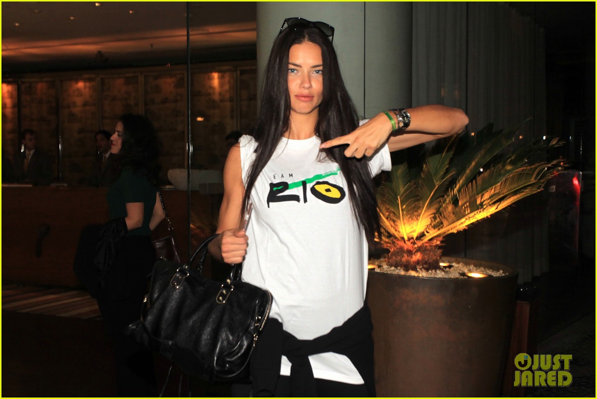 adriana lima shows her support for team rio 073696898