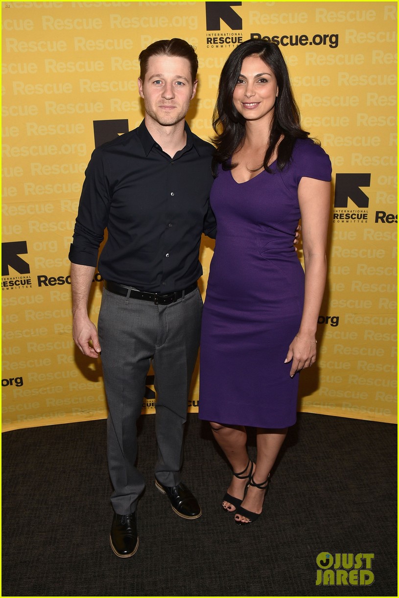 ben mckenzie morena baccarin couple up at genr summer party 01