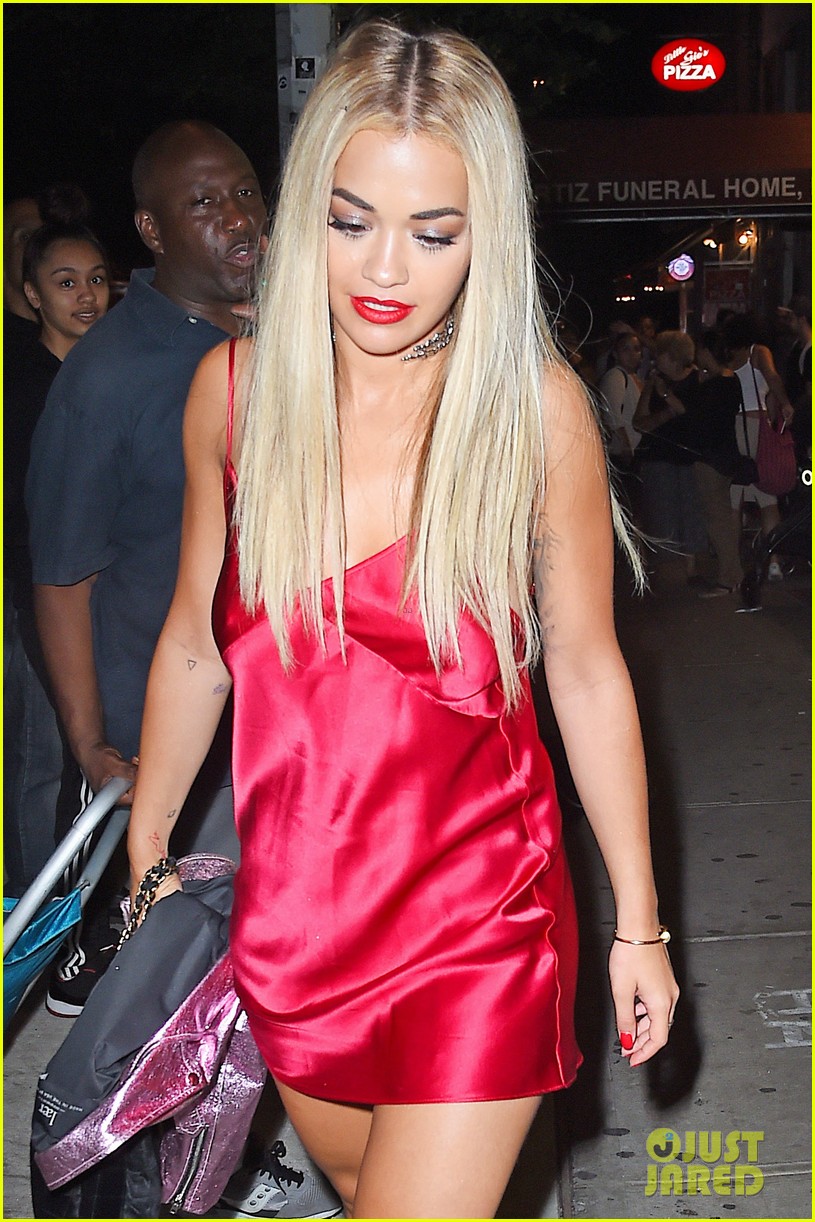 rita ora shows off her new york style in three hot outfits 18
