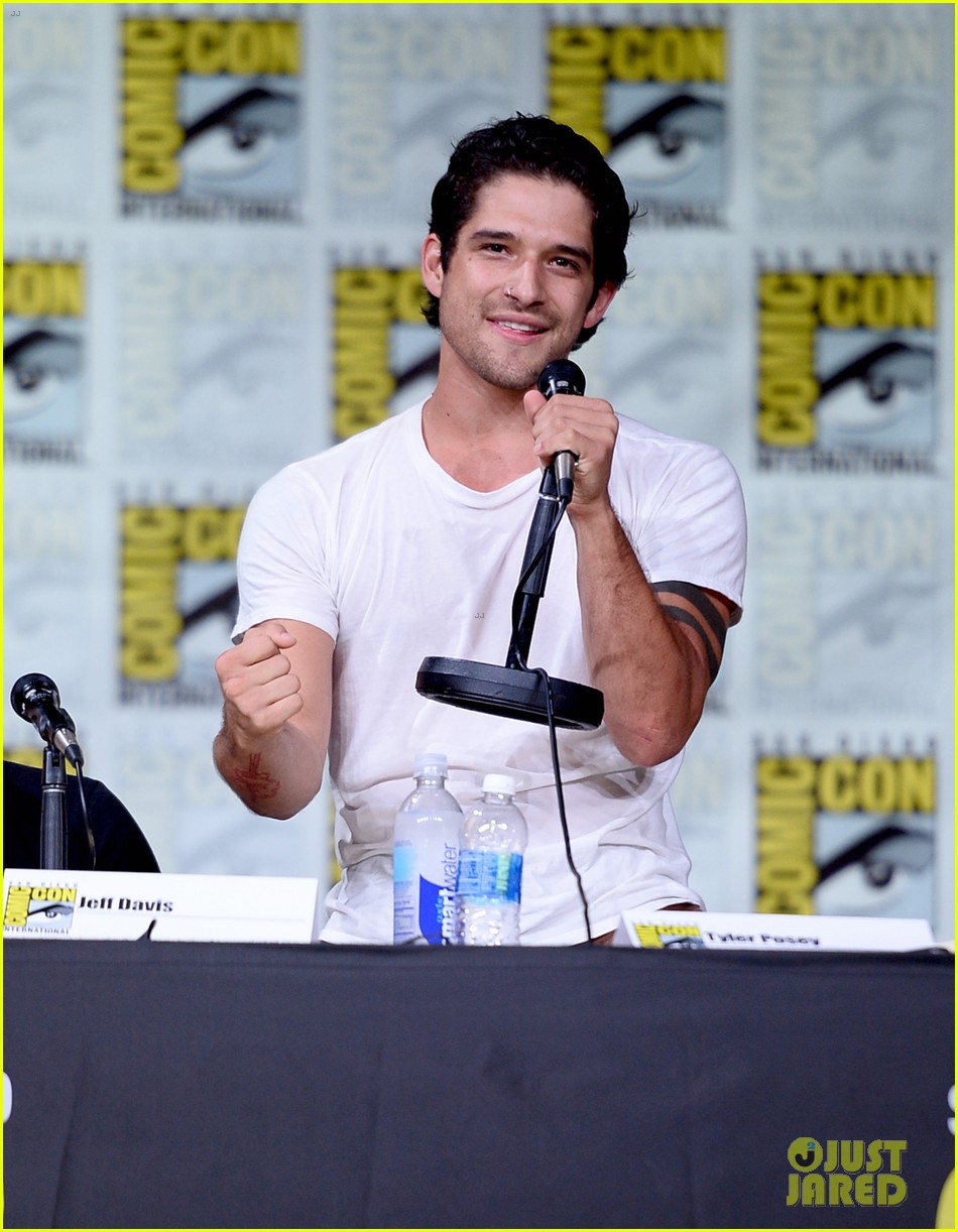 tyler posey does flashdance wet t shirt dance for comic con 023713838