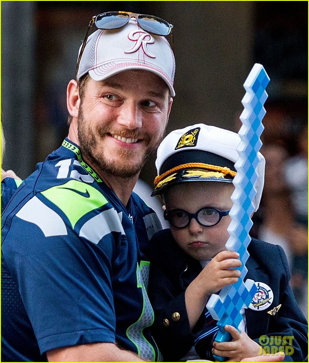 Chris Pratt & Anna Faris' Son Jack is So Cute in Seattle Parade! Photo