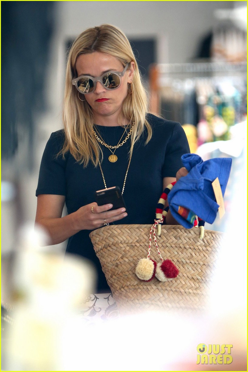 reese witherspoon bend and snap legall blonde 15 year anniversary 203705553