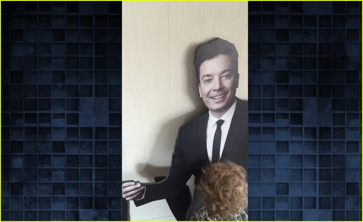 https://cdn01.justjared.com/wp-content/uploads/2016/07/reynolds-cutout/ryan-reynolds-goes-shirtless-while-playing-with-jimmy-fallon-cut-out-03.jpg