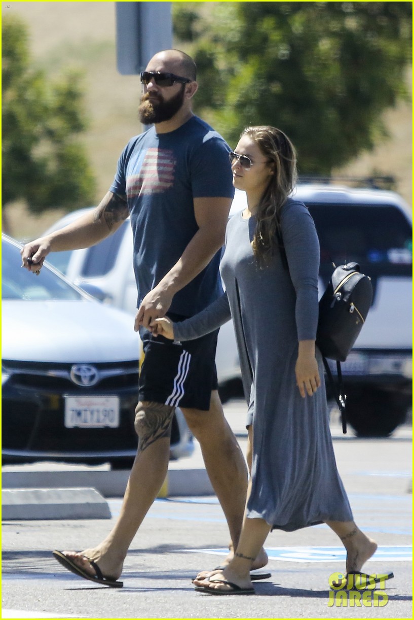ronda rousey travis browne trip to lowes 033704142