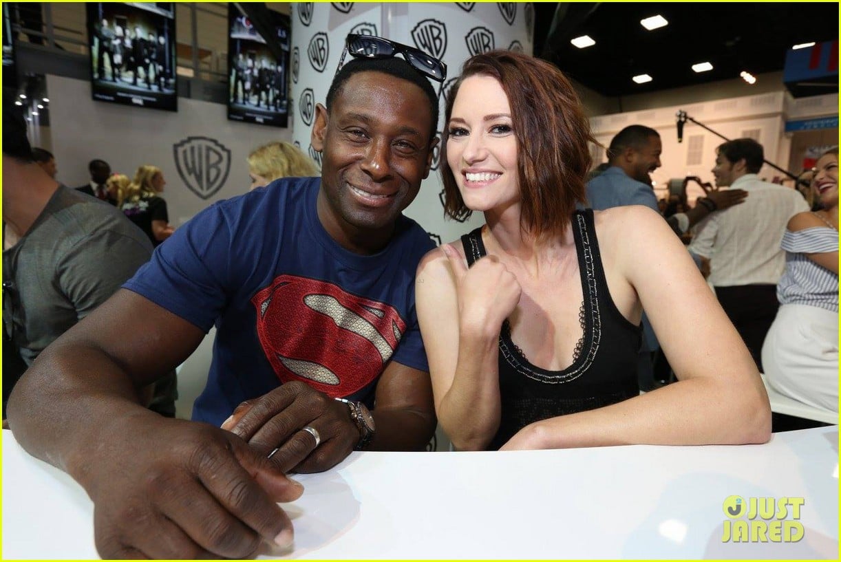 supergirl talk moving to cw comic con 01