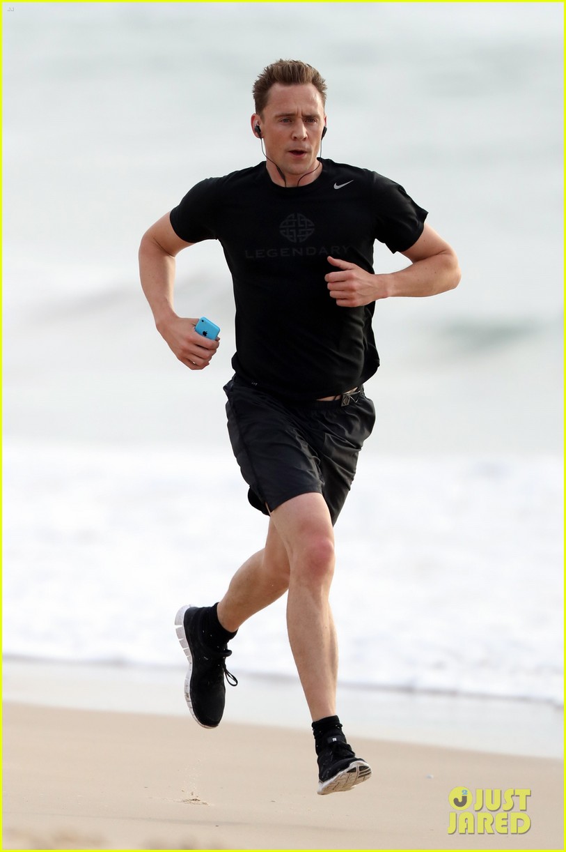 taylor swift tom hiddleston step out separately australia 093706140