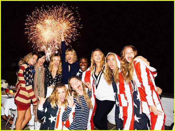 taylor swift her squad wish everyone a happy fourth of july 023698830