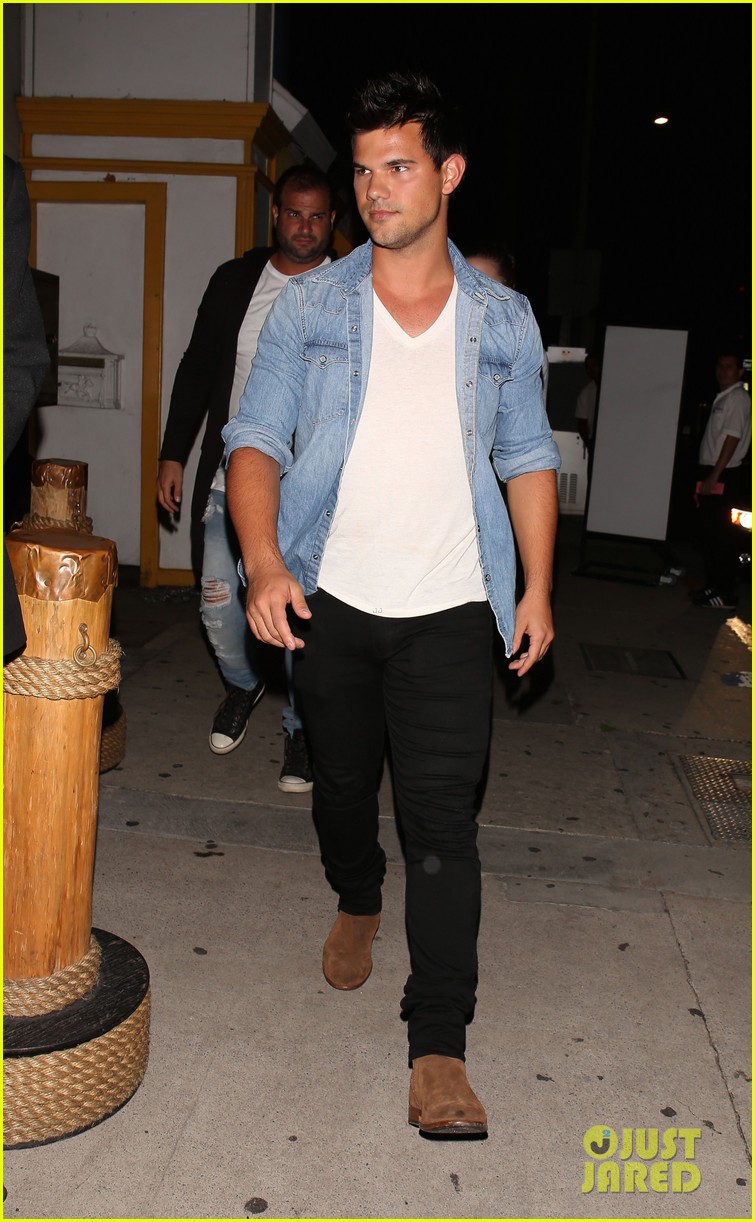 taylor lautner date night nice guy after comic con 16