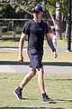 tom hiddleston goes for run australia with taylor swift 03
