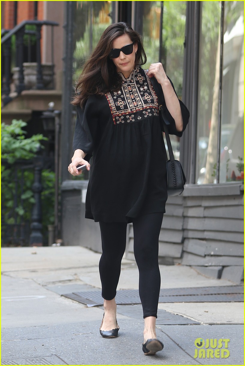 liv tyler steps out after giving birth 043718797