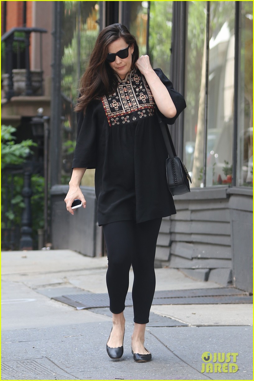 liv tyler steps out after giving birth 093718802