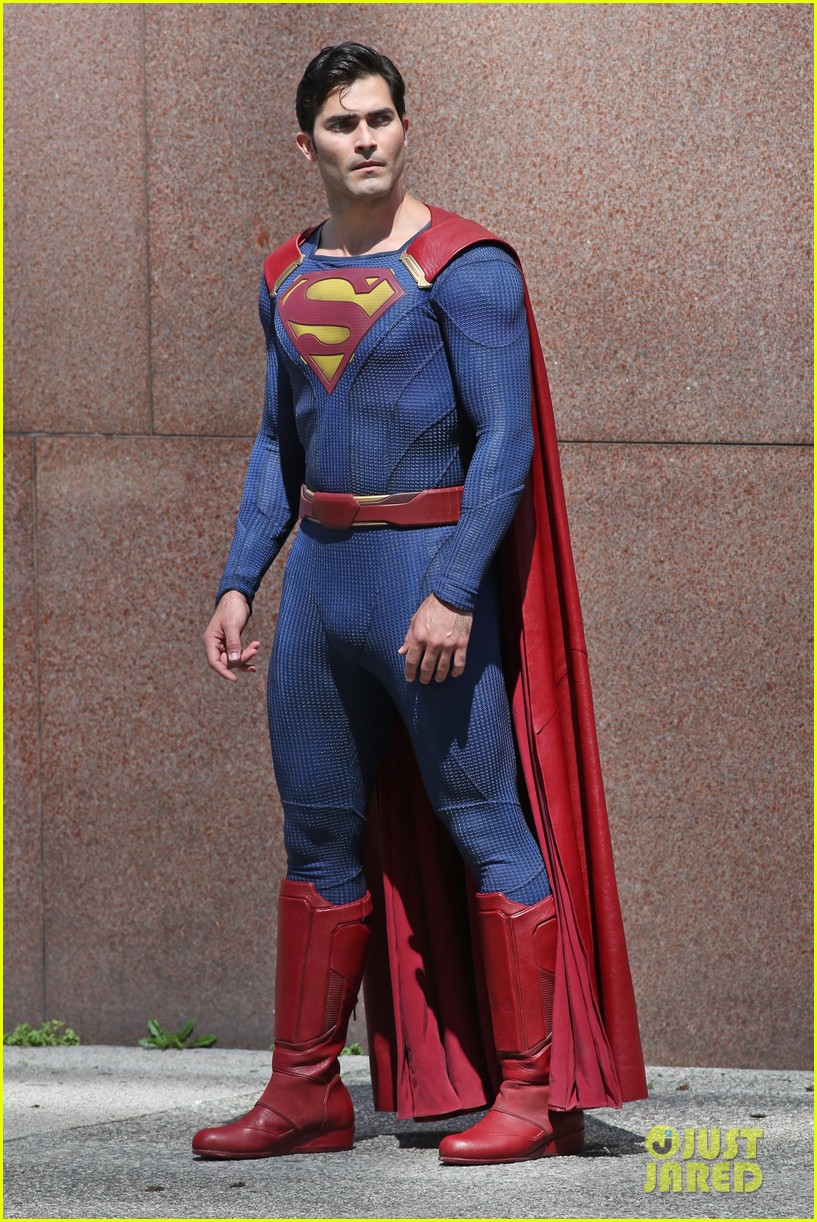 tyler hoechlin saves day on supergirl as superman filming 063721169