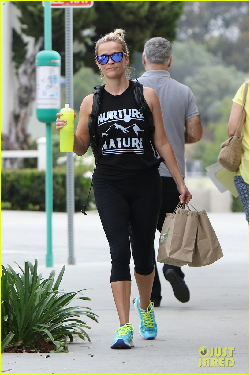 reese witherspoon hits gym and gets back to business 063701149