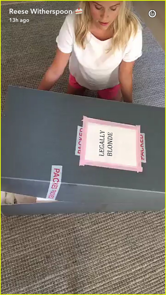 reese witherspoon tries on legally blonde costumes 133706115