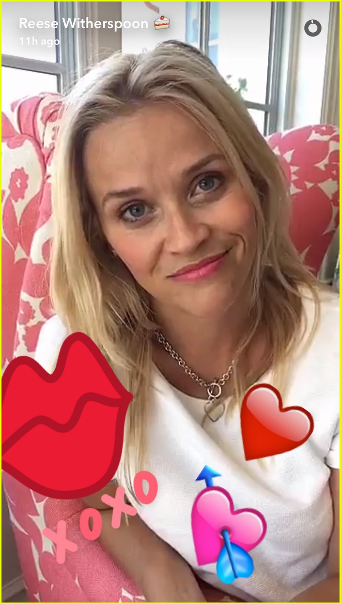 reese witherspoon tries on legally blonde costumes 273706129