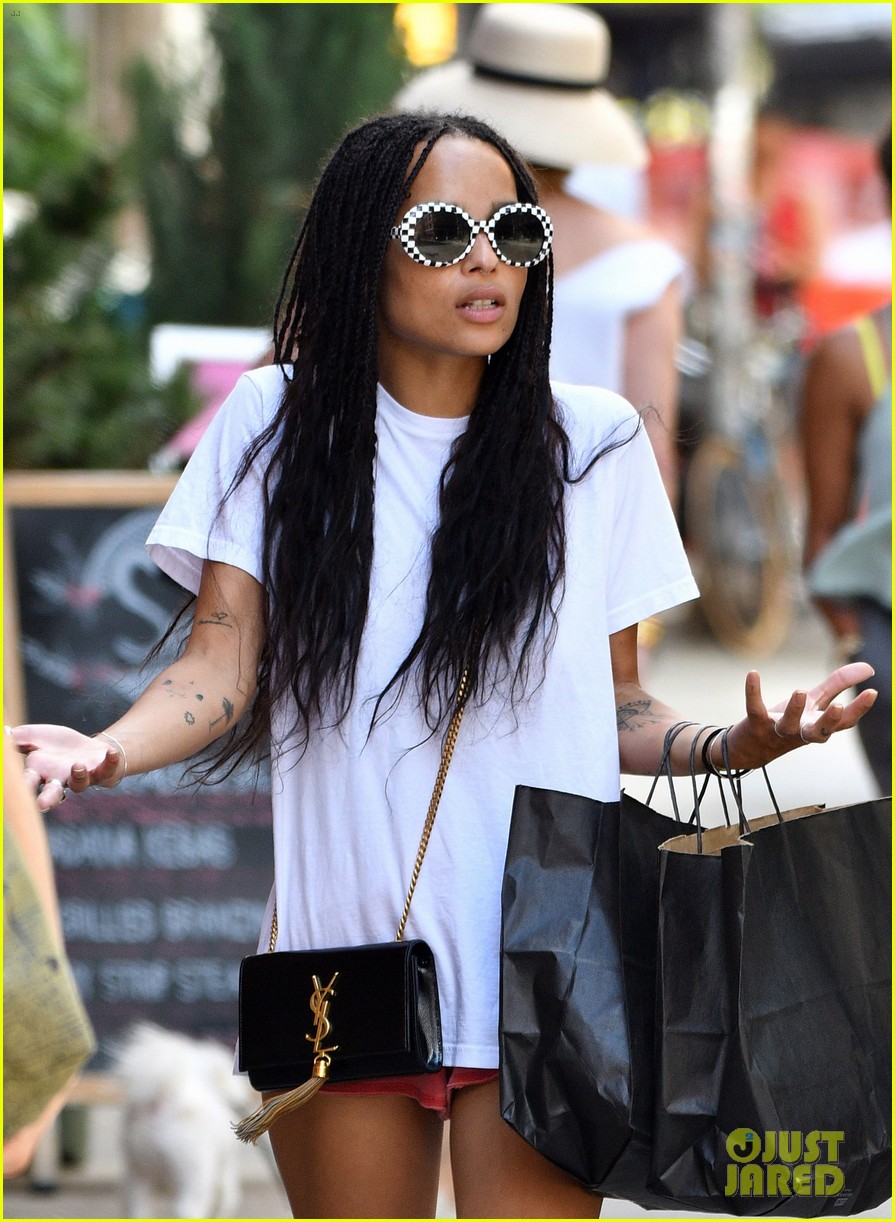 zoe kravitz teams up with miley cyrus for new lolawolf song 063710948