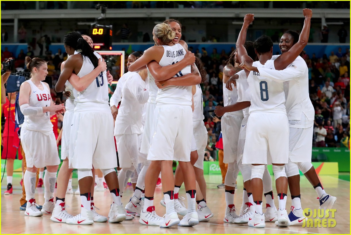 usa womens basketball team wins gold medal in rio 013738146