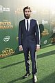 wes bentley suits up for petes dragon world premiere 05