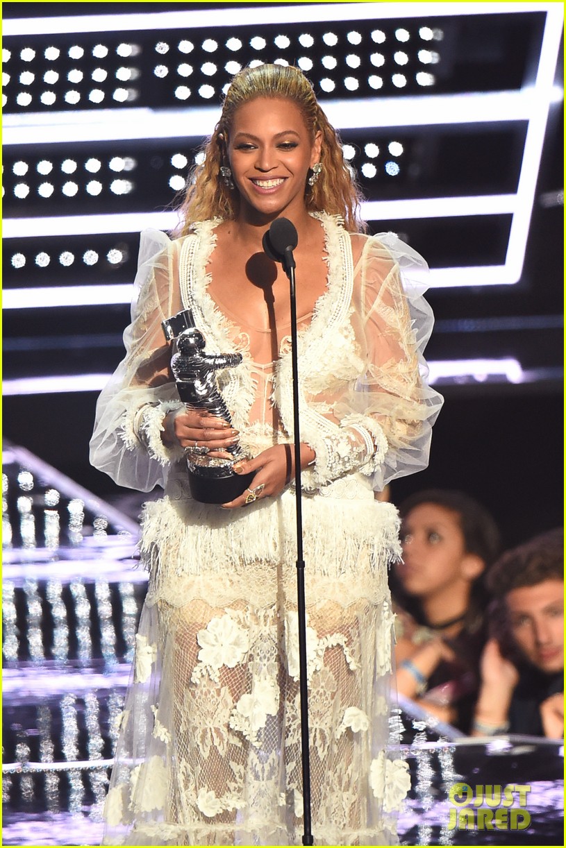 beyonce knowles two chic looks mtv vmas 2016 053744151