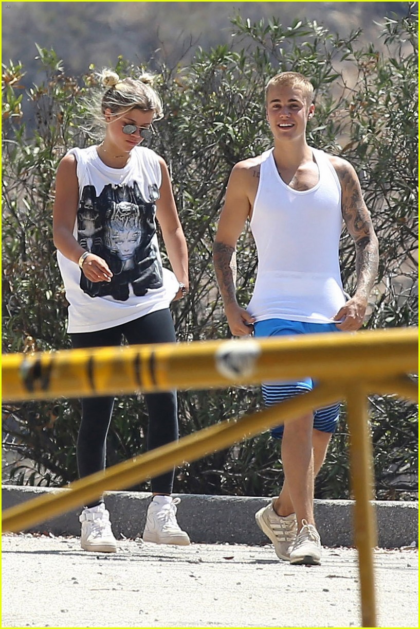 justin bieber sofia richie step out after romatic beach date 153730696