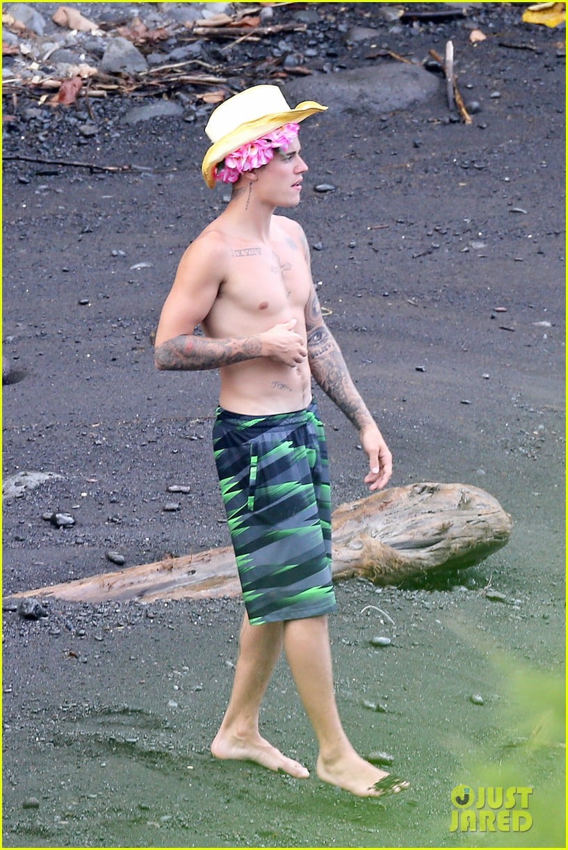 justin bieber shirtless in hawaii 173729191