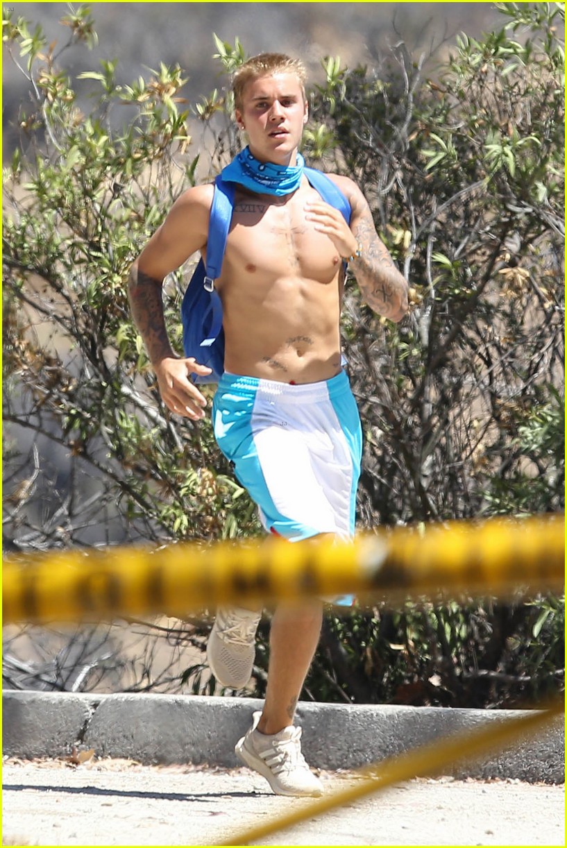 justin bieber goes on a shirtless solo hike 033746487