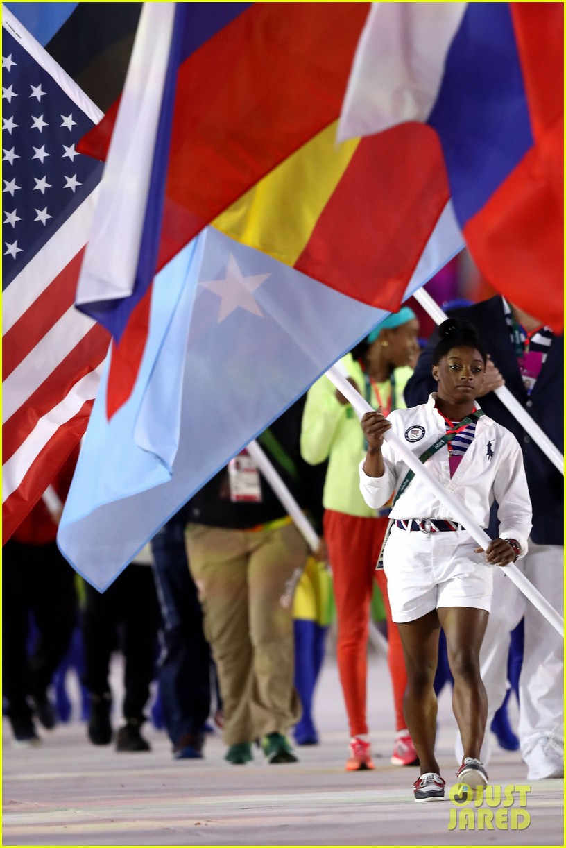 Simone Biles Carries American Flag During Rio Olympics 2016 Closing