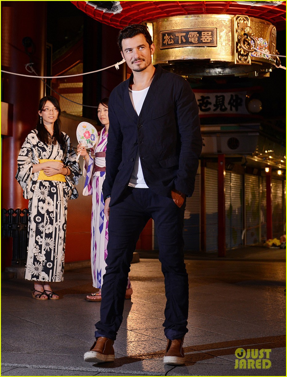 orlando bloom makes appearance in tokyo for british airways 033737396